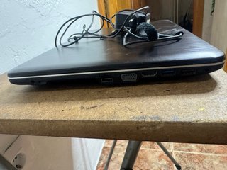 Portátil Asus con cargador