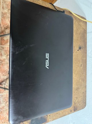 Portátil Asus con cargador