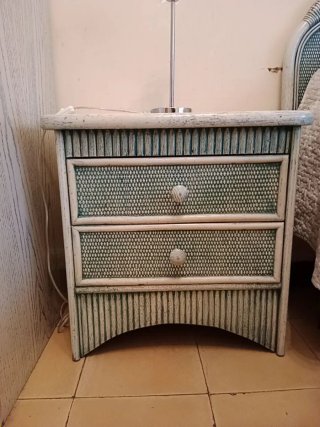 Muebles dormitorio mimbre y pino tono verde agua