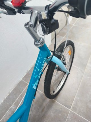 Bicicleta infantil azul B'TWIN