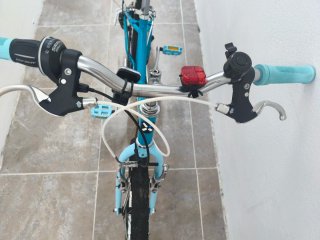 Bicicleta infantil azul B'TWIN
