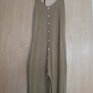 Vestido largo marrón con botones