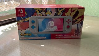 Nintendo Switch Lite Ed. Pokémon Scudo e Spada