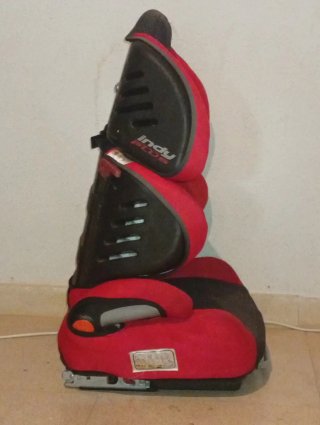 Alzador de coche para niños