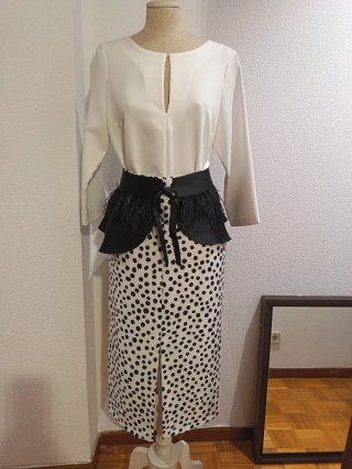 Falda lunares con fajin precio 60€ blusa 50,