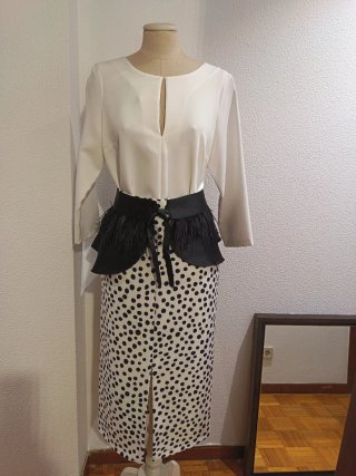 Falda lunares con fajin precio 60€ blusa 50,