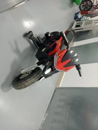 Moto eléctrica infantil