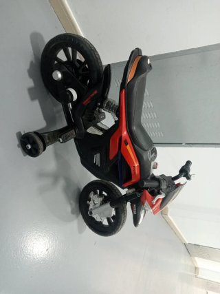 Moto eléctrica infantil