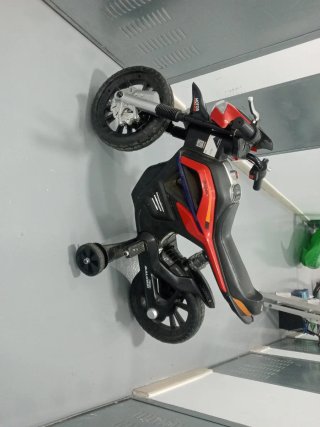 Moto eléctrica infantil