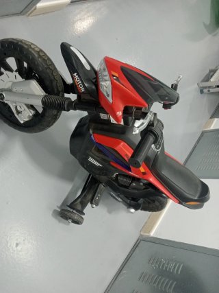 Moto eléctrica infantil