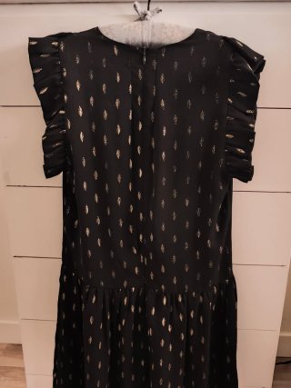 Vestido SEE U SOON negro con detalles dorados