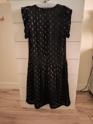 Vestido SEE U SOON negro con detalles dorados