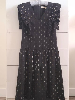 Vestido SEE U SOON negro con detalles dorados
