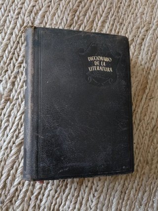 Ensayo de un diccionario de literatura.