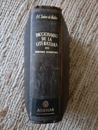 Ensayo de un diccionario de literatura.