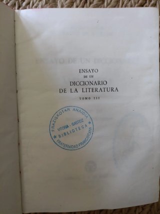 Ensayo de un diccionario de literatura.
