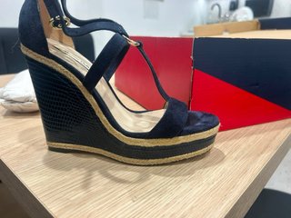 Sandalias cuña azul marino