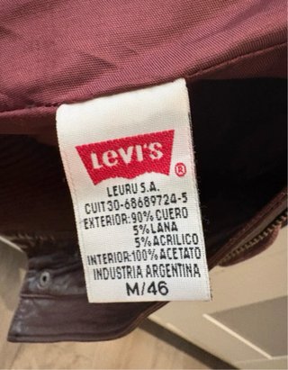 Campera Levi's de cuero bordó con capucha