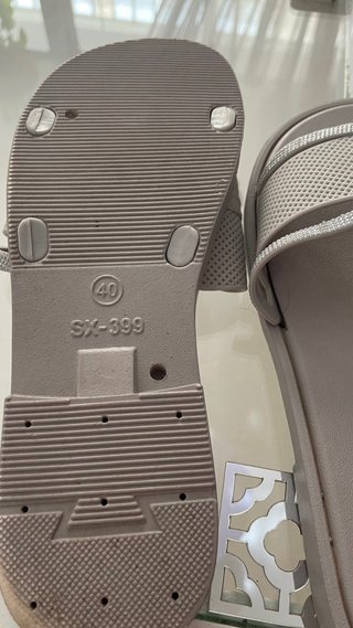Chanclas grises mujer