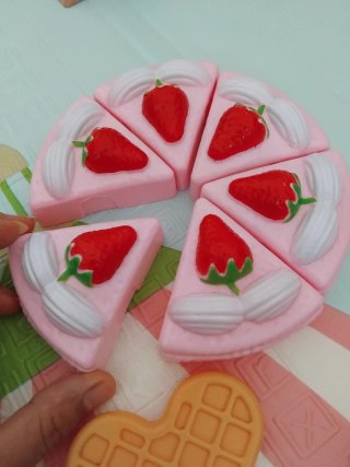 Lote de helados y tarta de juguete
