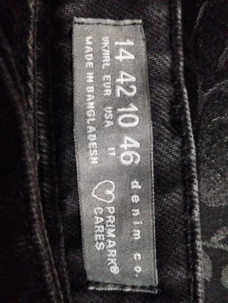 Pantalón corto vaquero negro desgastado