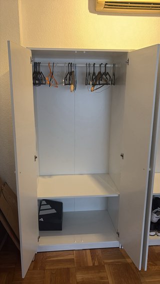 Due armadi bianchi in legno come nuovi, Ikea 100€