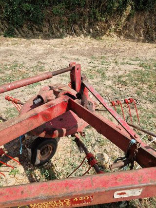 Rastrillo hilerador Fiorini 420