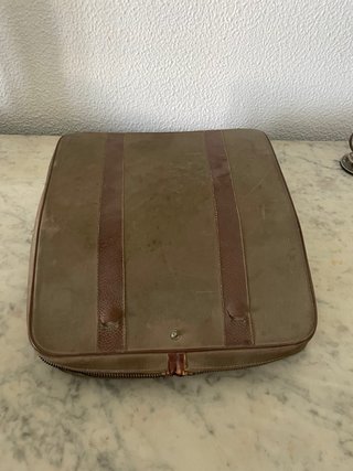 Máquina de escribir Hispano Olivetti Pluma 22