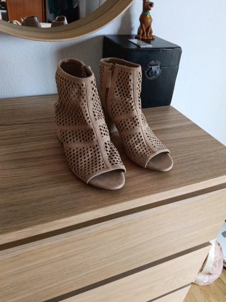 Botines Beige Stradivarius Talla 40