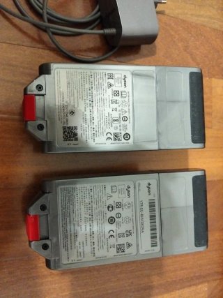 Pacchetto Batteria e Caricatore Dyson V12 Originale