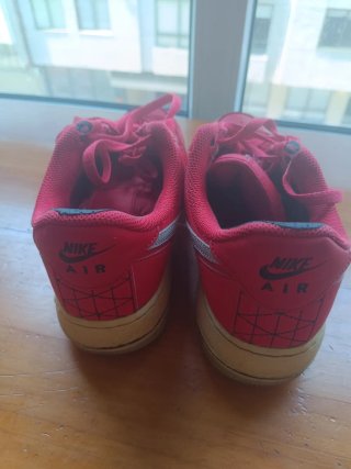 Nike Air Force 1 Rojas. Talla 42.