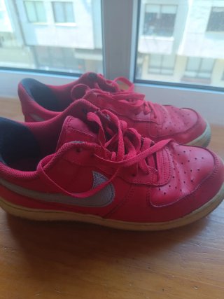 Nike Air Force 1 Rojas. Talla 42.