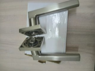 vende 2 juegos de Manetas de puerta