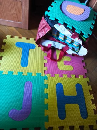 Alfombra suelo espuma bebés letras
