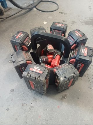 Soporte Porta 8 Baterías Milwaukee M18