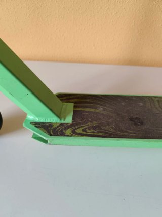 Patinete verde FLYR de Tijuana.