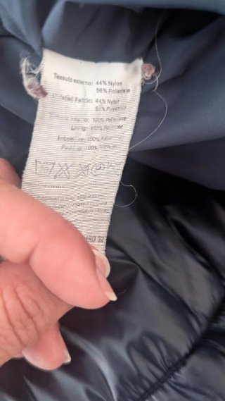 Chaqueta acolchada para lluvia azul marino con pel
