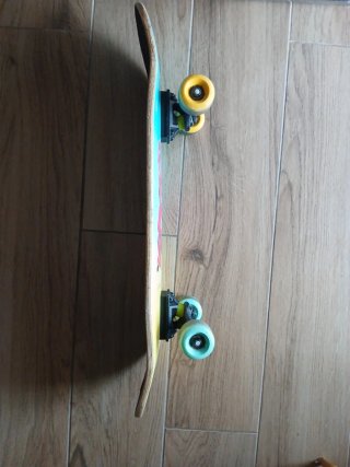 Skate infantil con huellas
