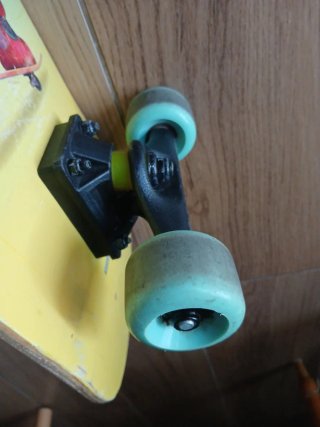 Skate infantil con huellas