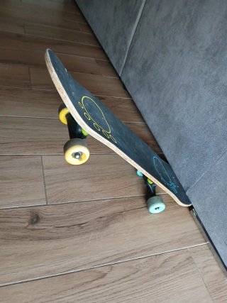 Skate infantil con huellas