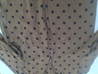 Camisa lunares Talla M. Medidas en descripción