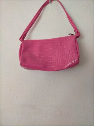 Bolso de mano rosa efecto piel cocodrilo
