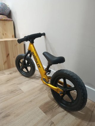 Bicicleta sin pedales Insolit dorada 12''