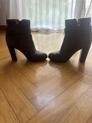 Botines Uterqüe tacón hebilla piel marrón