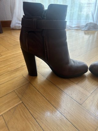 Botines Uterqüe tacón hebilla piel marrón