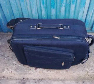 Maleta pequeña con ruedas azul