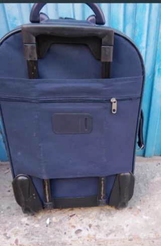 Maleta pequeña con ruedas azul