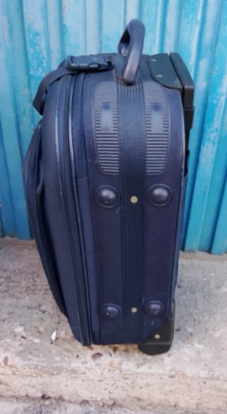 Maleta pequeña con ruedas azul