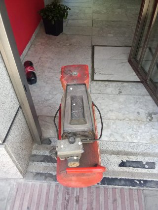 Compresor de aire rojo