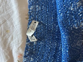 Falda larga Zara azul y blanca.